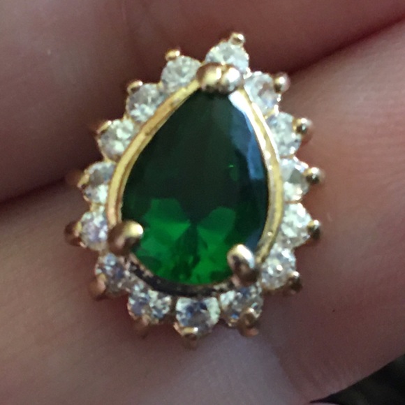 Janku simulated emerald with clear cz earrings - Picture 5 of 6